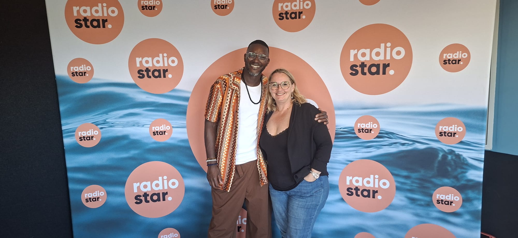 Laki Sola avec la journaliste Barbara BOSQUET à Radio Star